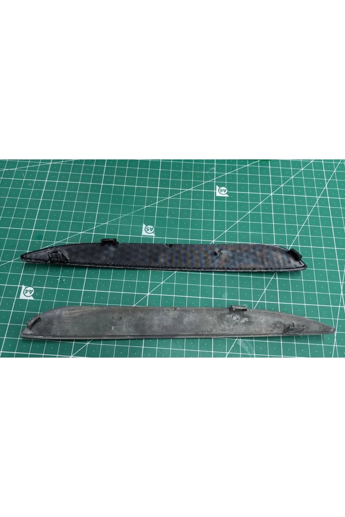 تحت شبكة المصابيح الأمامية لسيارة فورد كوجا