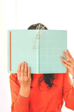 17x24 cm dotted hardcover elastic notepad with 112 sheets