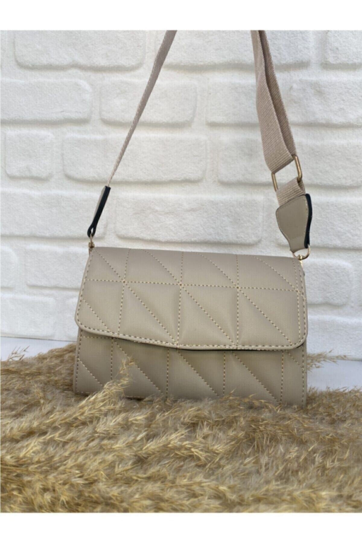 حقيبة كتف نسائية مبطنة بحزام عمودي من جلد المنك من Bagbest