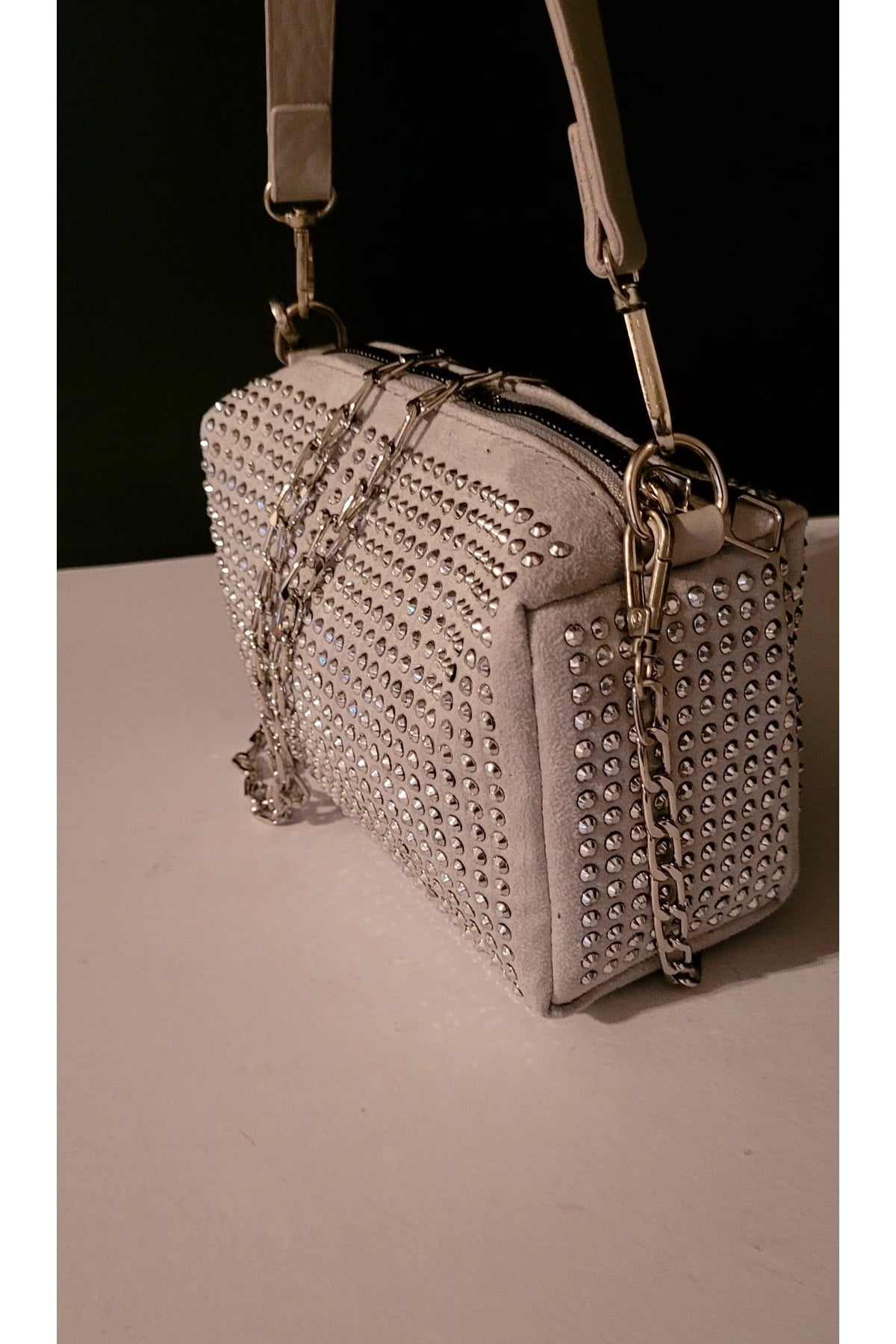 Bhm Hand- und Schultertasche mit Kettenriemen in Grau