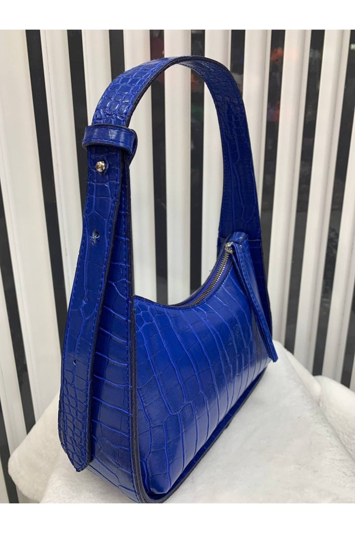Sax Blue Damen Baguette-Tasche mit Krokodilmuster