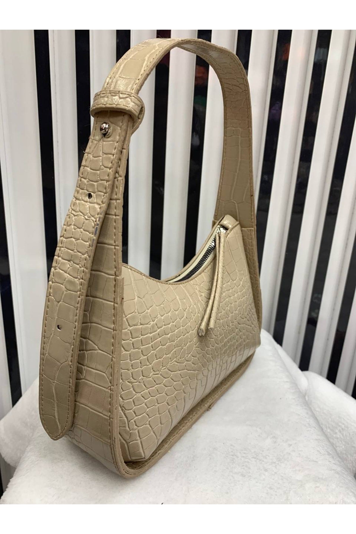 Mink Women'S Crocodile Patterned Baguette Bag