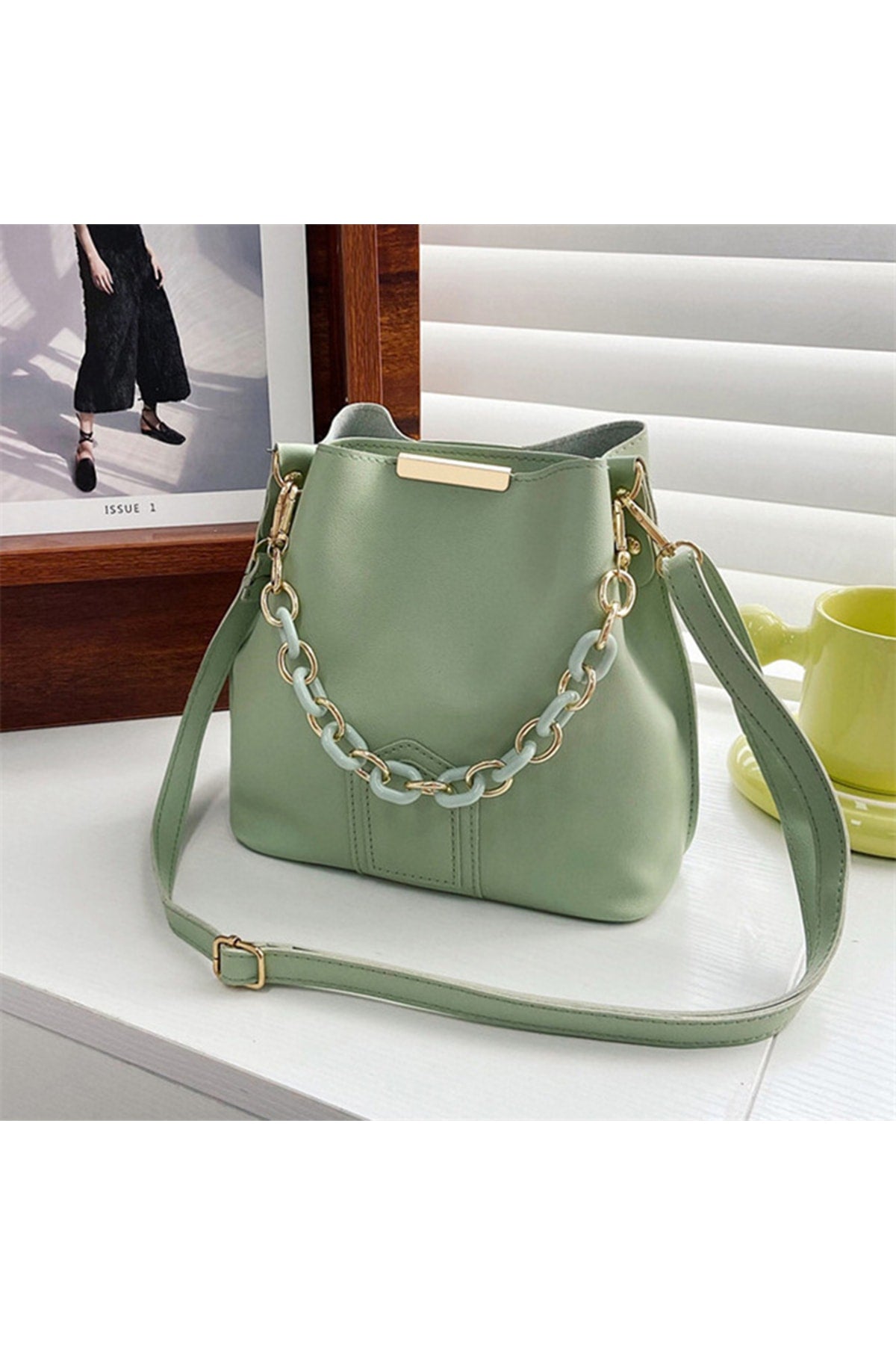 Mintfarbene Damen-Hand-, Arm- und Schultertasche aus weichem Leder mit 3 Fächern