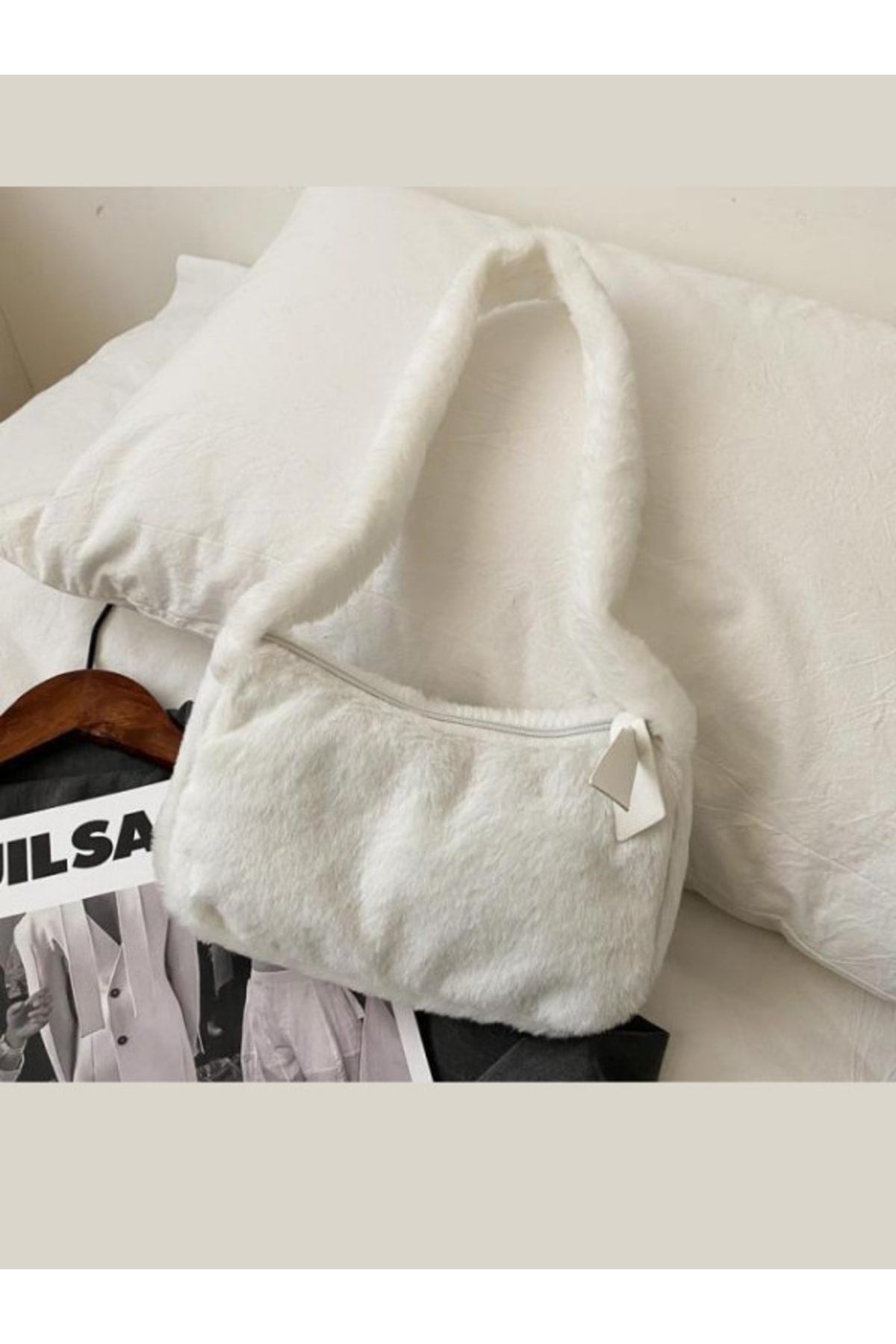 Weiße kleine Schultertasche aus Plüsch