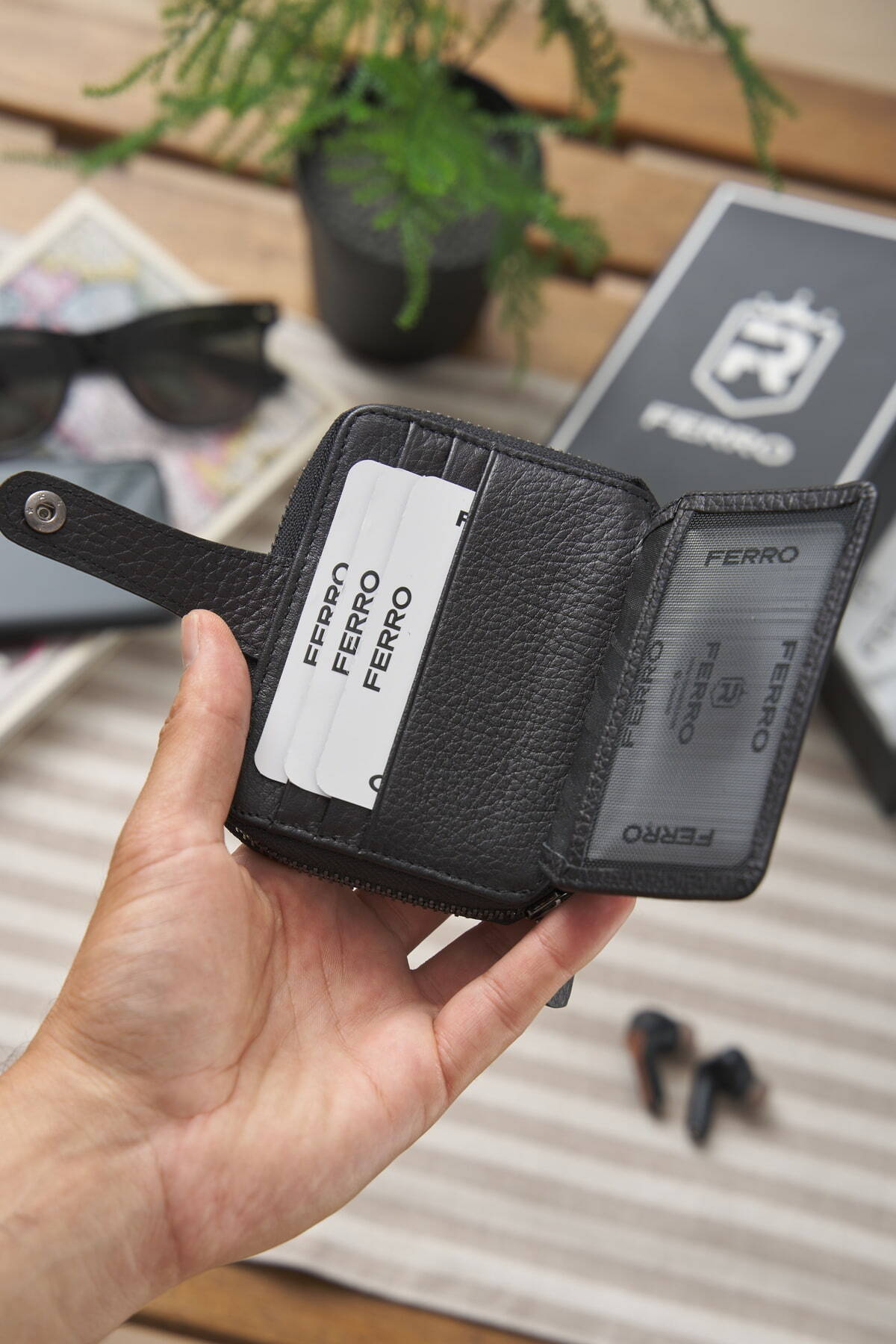 Stilvolles Kartenetui aus echtem Leder mit minimalistischem Design und Geschenkbox aus Ferro-Leder