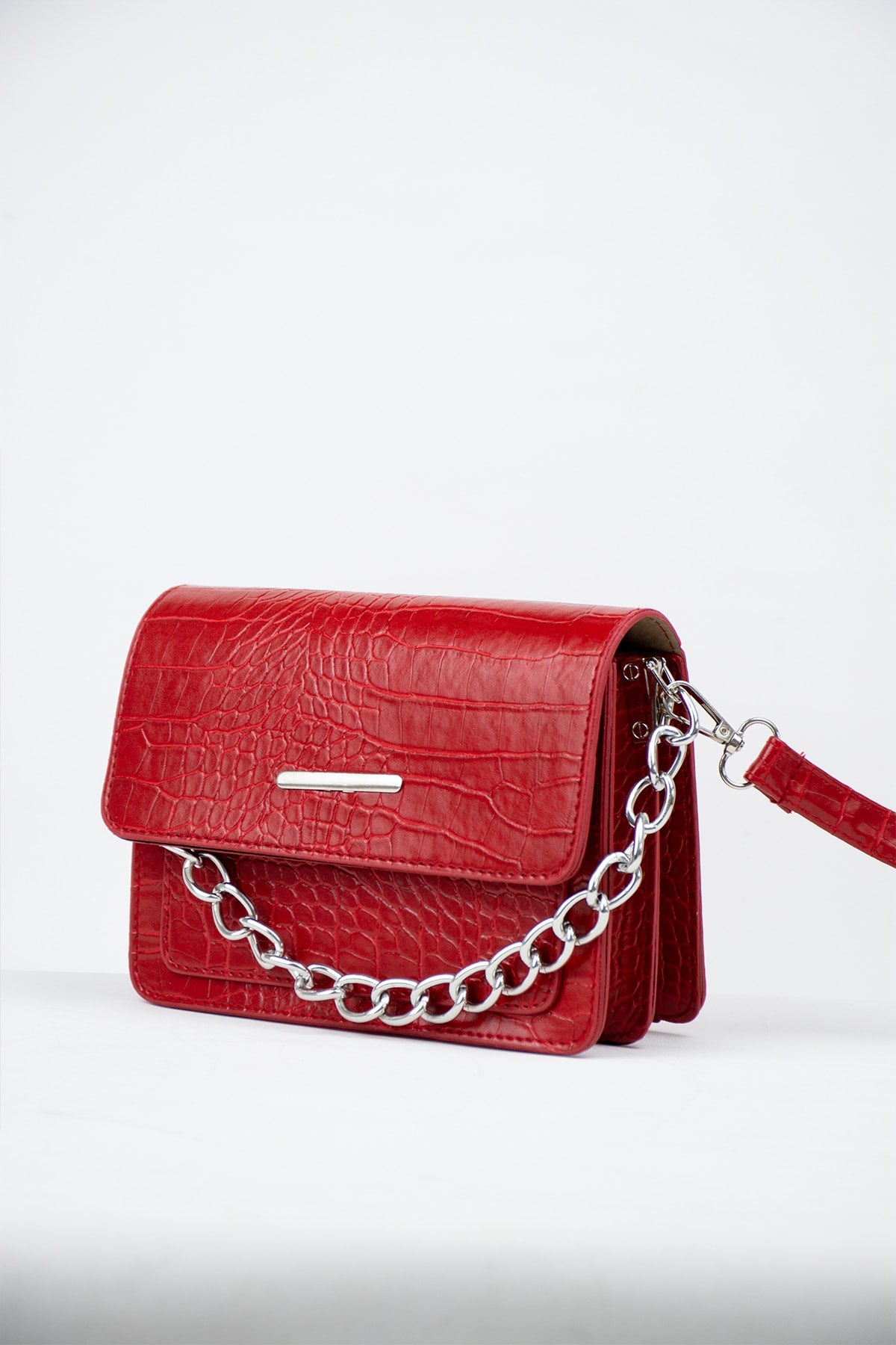 Rote Clutch Baguette mit Kettenriemen für Damen mit Krokodilmuster
