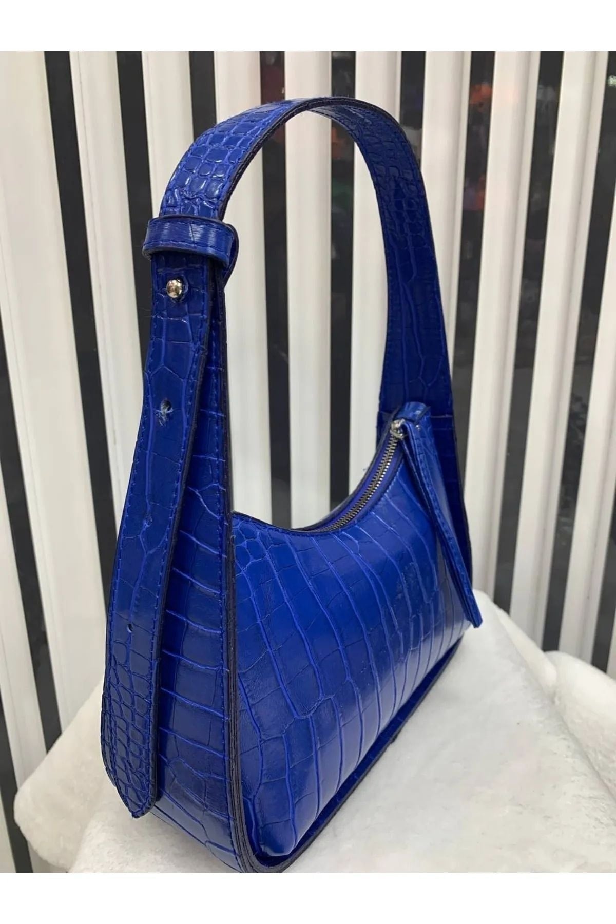 Sax Blue Damen Baguette-Tasche mit Krokodilmuster