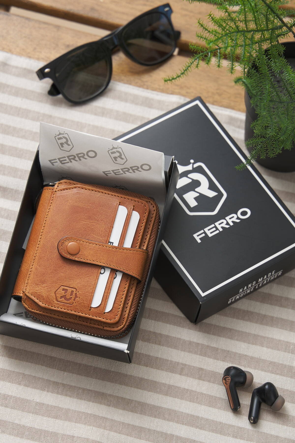Stilvolles Kartenetui aus echtem Leder mit minimalistischem Design und Geschenkbox aus Ferro-Leder