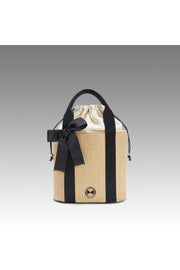 Eimer-Handtasche aus Rohstroh