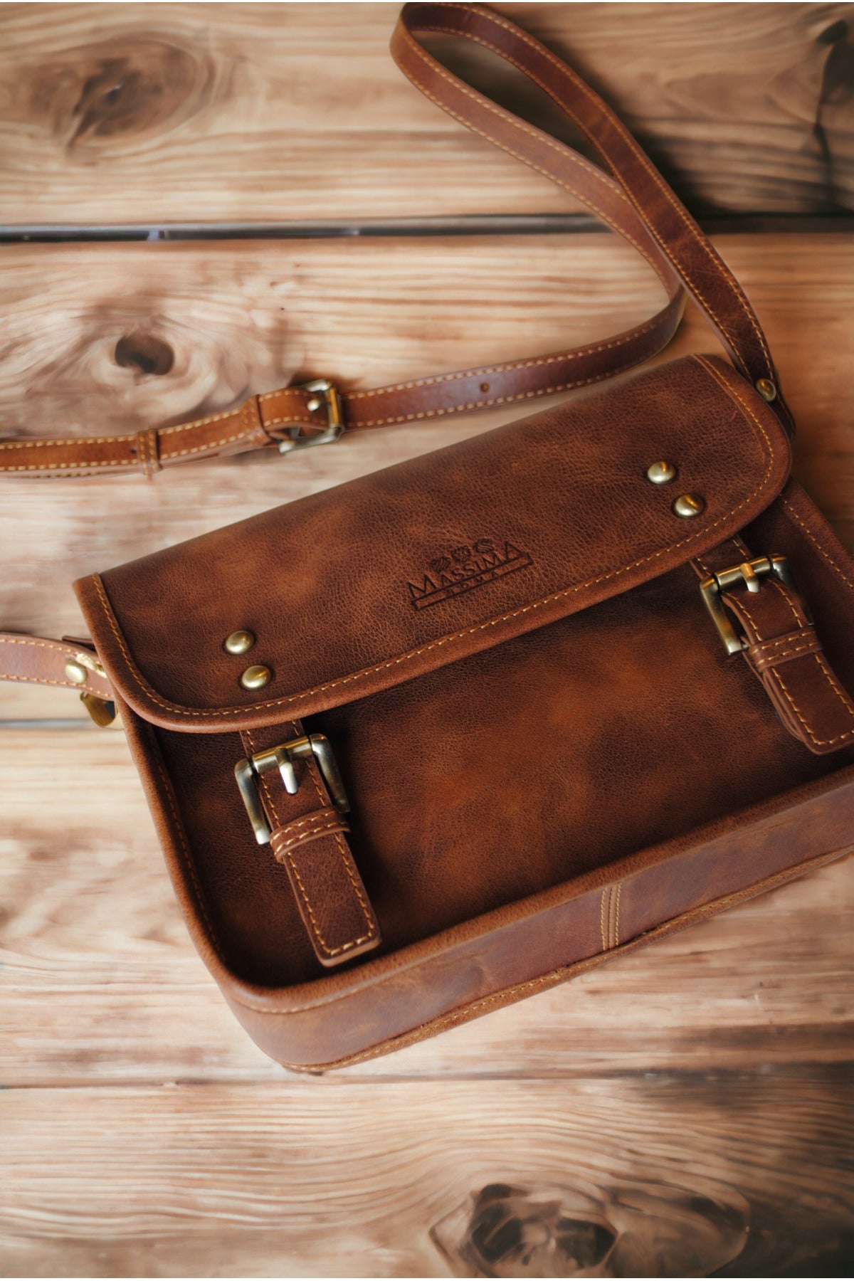 1. Hochwertige Tasche aus echtem Leder