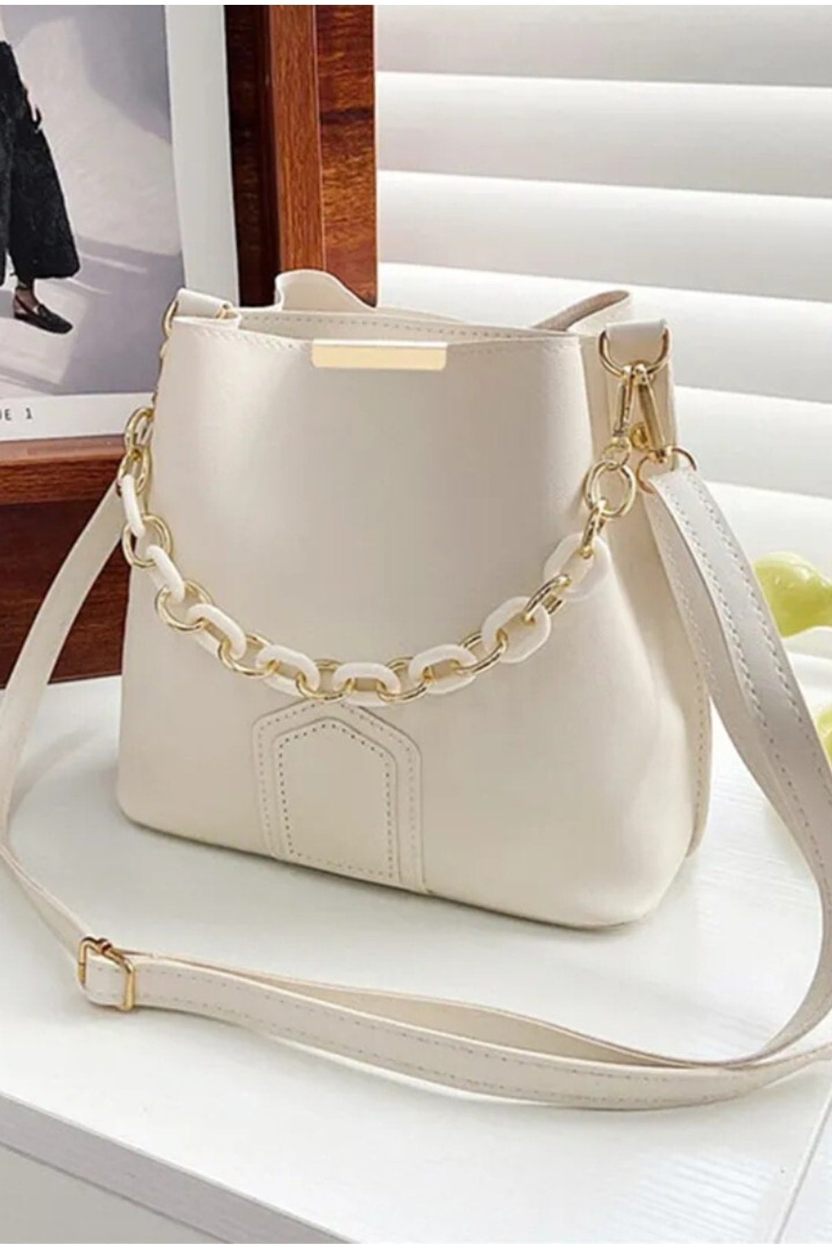 Cremefarbene Damen-Hand-, Arm- und Schultertasche aus weichem Leder mit 3 Fächern