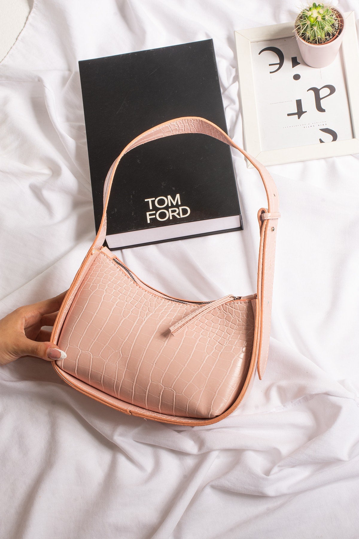 Women'S Crocodile Patterned Powder Baguette Bag