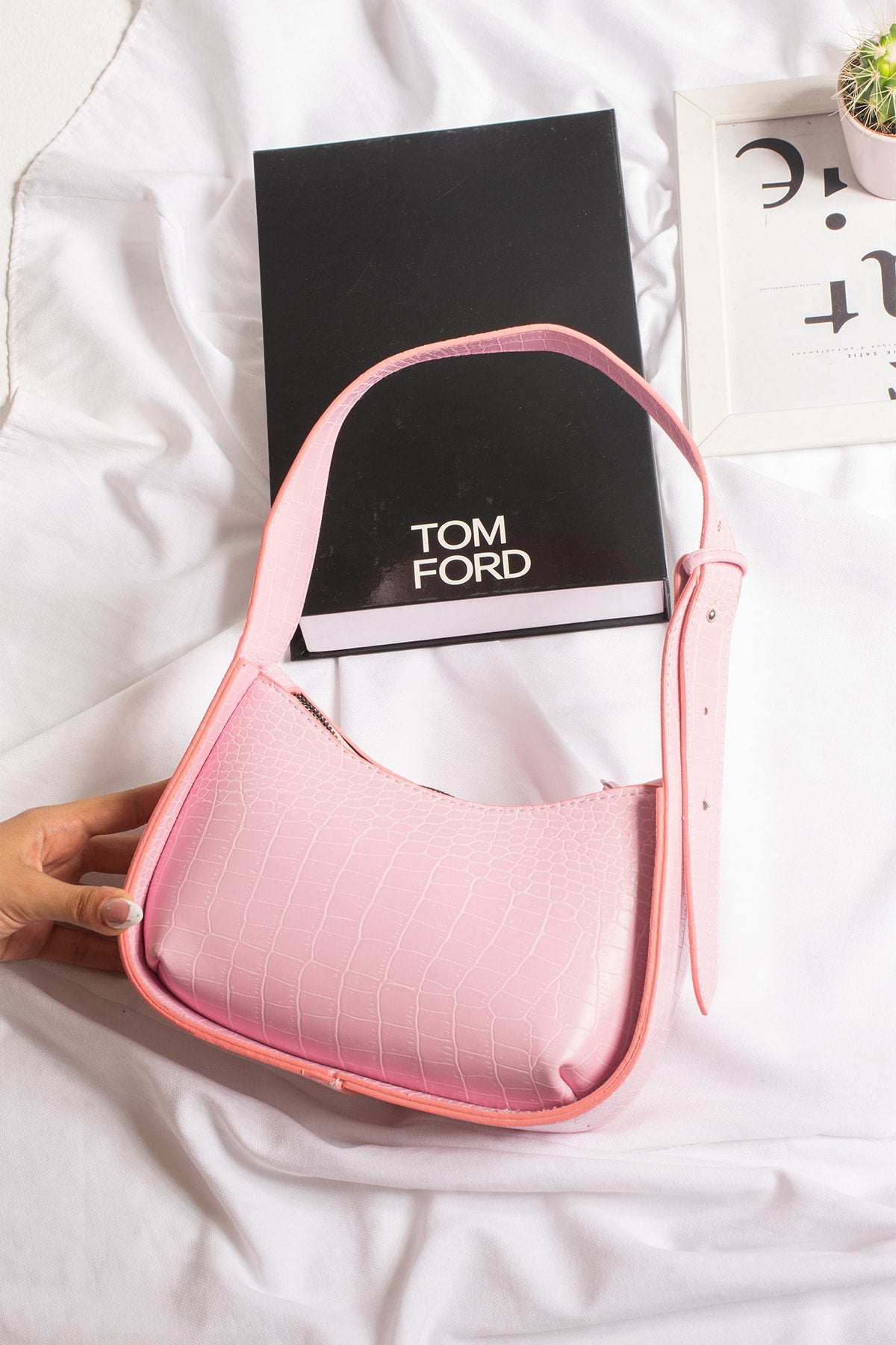 Women'S Crocodile Patterned Candy Pink Baguette Bag