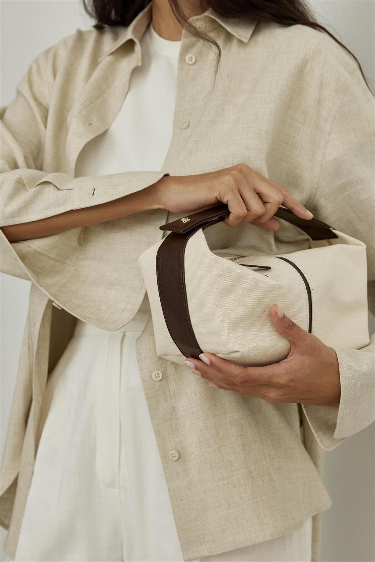 Clutch „Archi“ aus Canvas in Bitterbraun