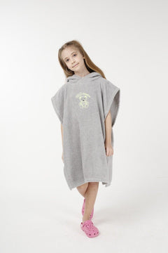 Embroidered teddy bear baby bathrobe for ages 2-6 years