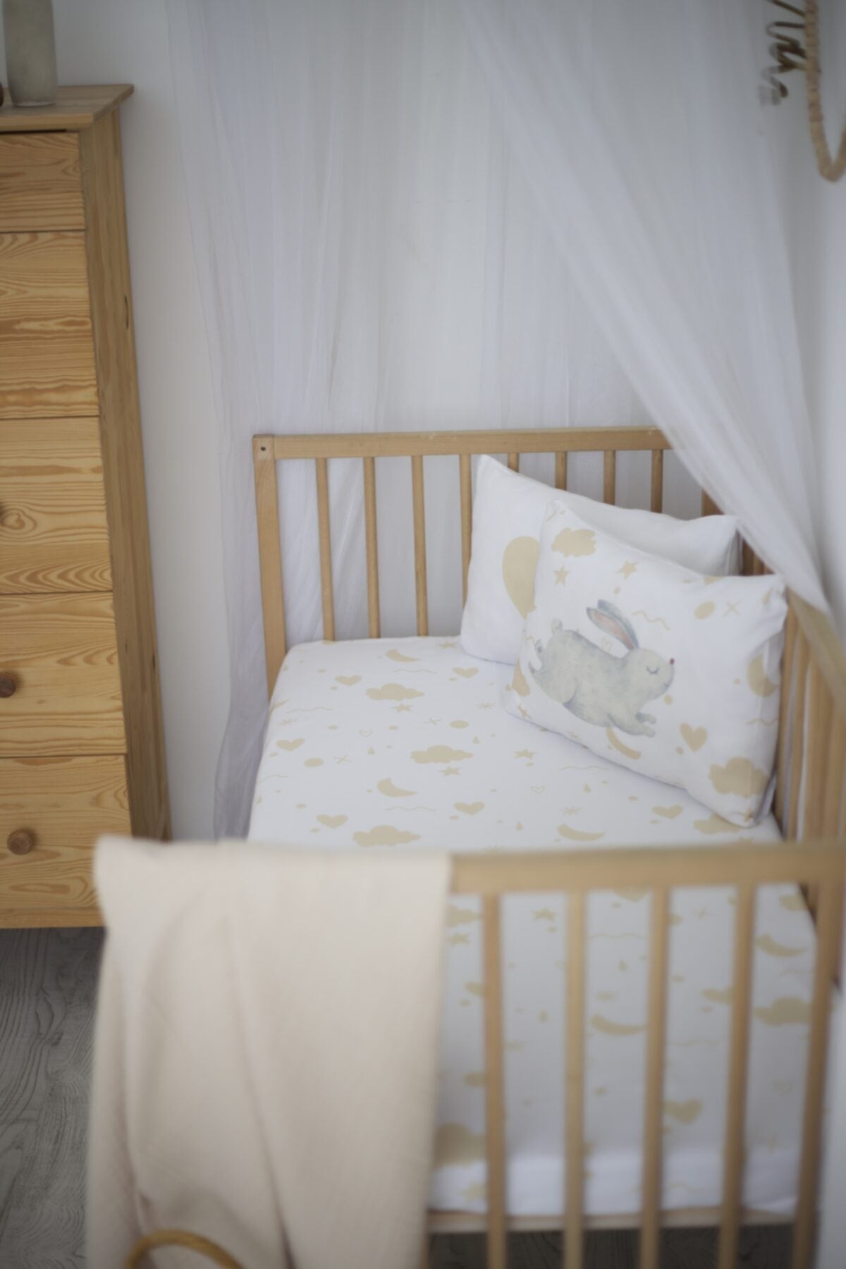 Babybettwäsche aus Bio-Musselin und Baumwollsatin – Herz- und Kaninchenmotiv