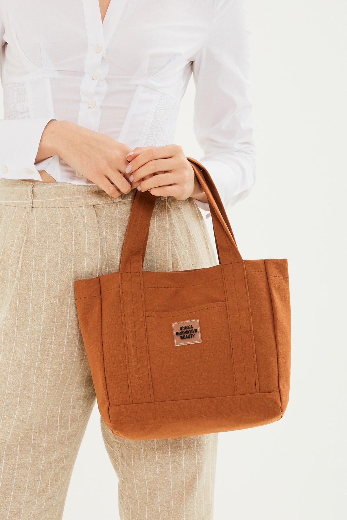 Tile U37 Druckknopfverschluss mit 2 Fächern auf der Vorderseite, detaillierter Canvas-Stoff, Arm- und Schultertasche für Damen