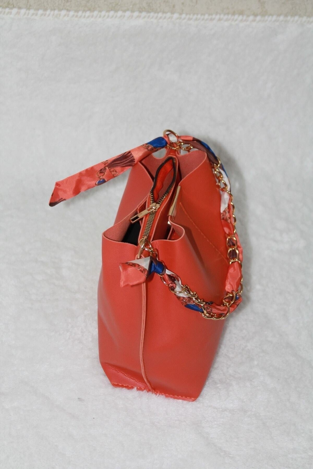 Orangefarbene Damen-Hand-, Arm- und Schultertasche aus weichem Leder mit 3 Fächern und Schalkette