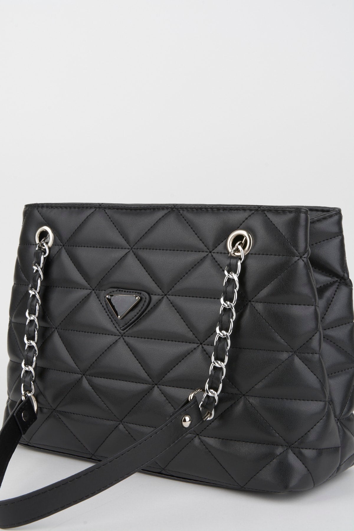 Crocos – Schwarze, gesteppte, gefütterte Hand-, Arm- und Schultertasche mit 3 Fächern und Reißverschluss und Kettenriemen