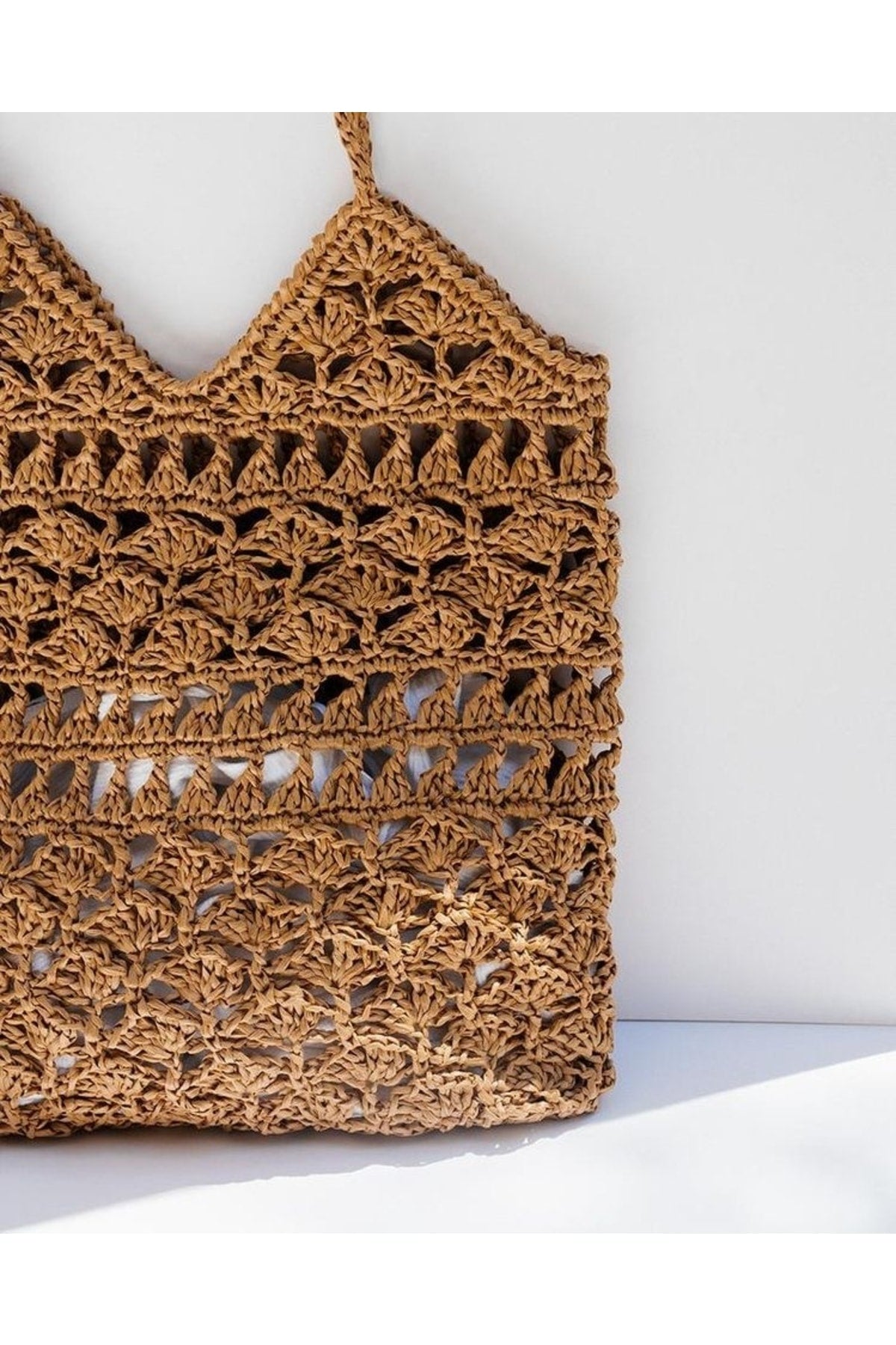 Gemusterte Strohtasche