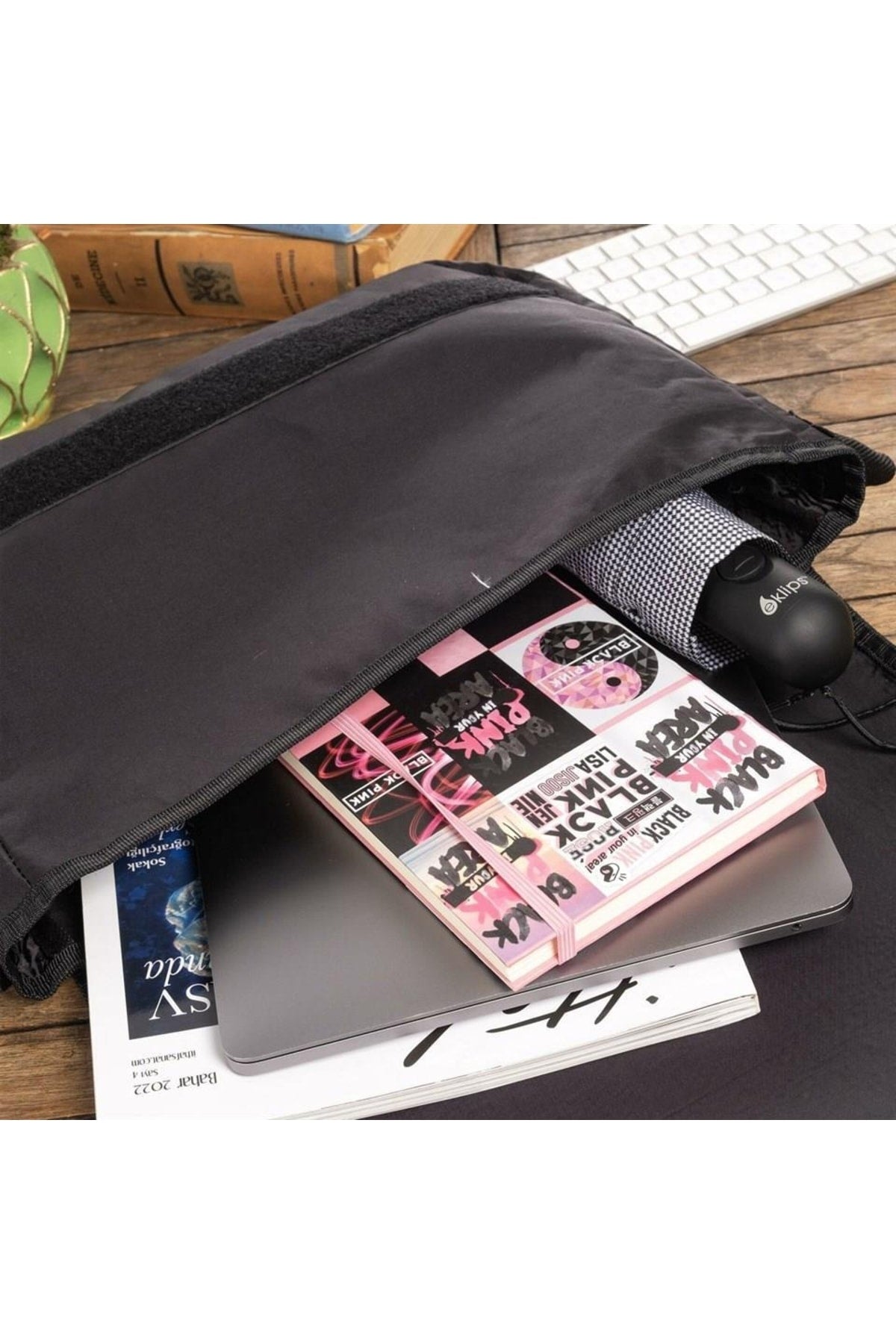 Hello Kitty bedruckte Unisex-Umhängetasche in Schwarz