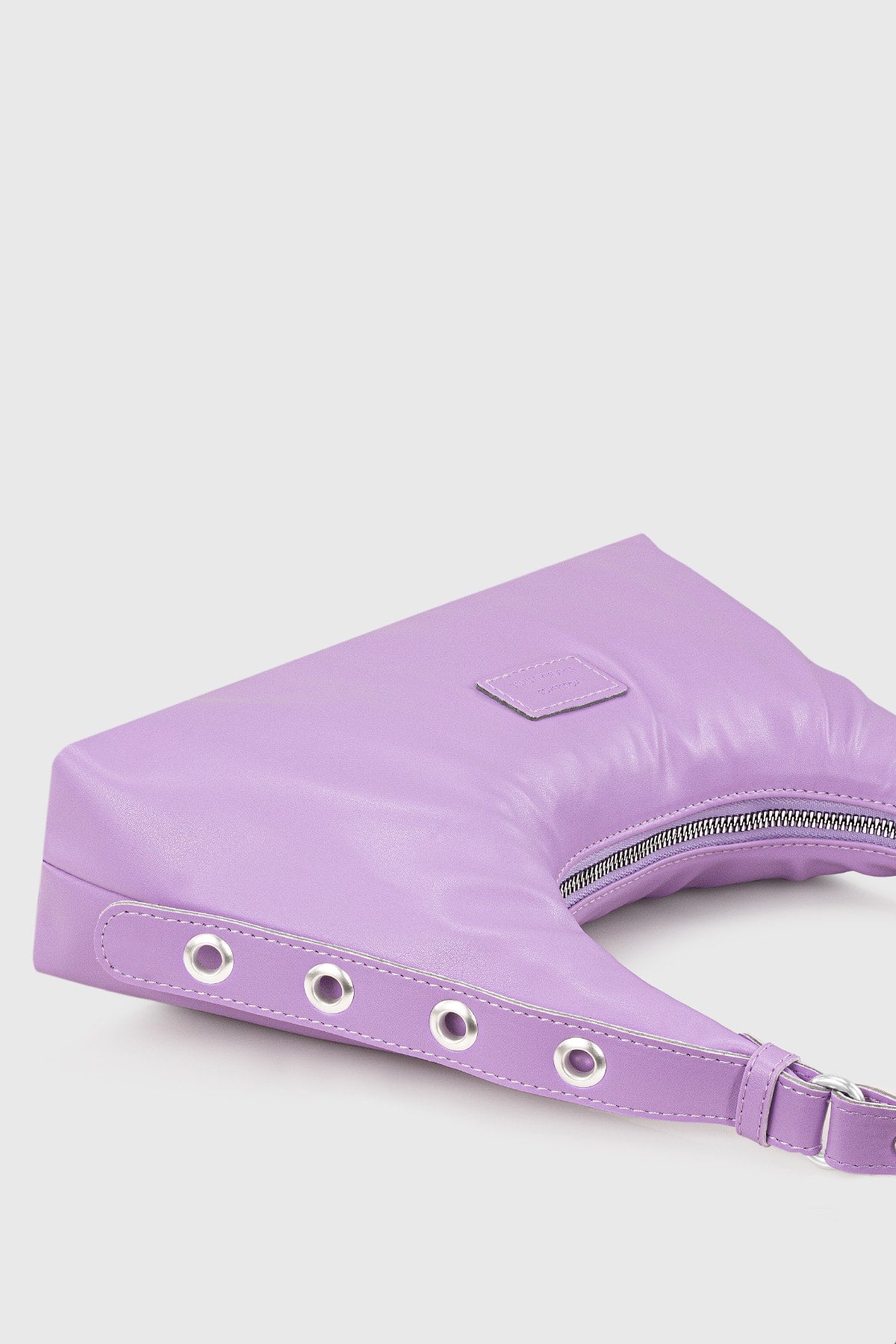 Weiche Fliederfarbene Baguette-Tasche 205 für Damen