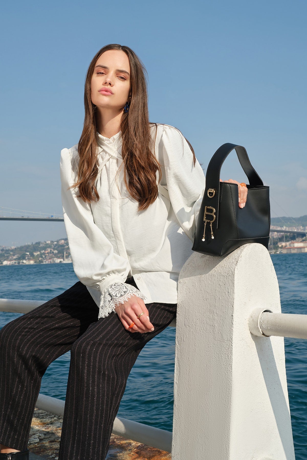 Damen Hand- und Schultertasche mit Innengeldbörse