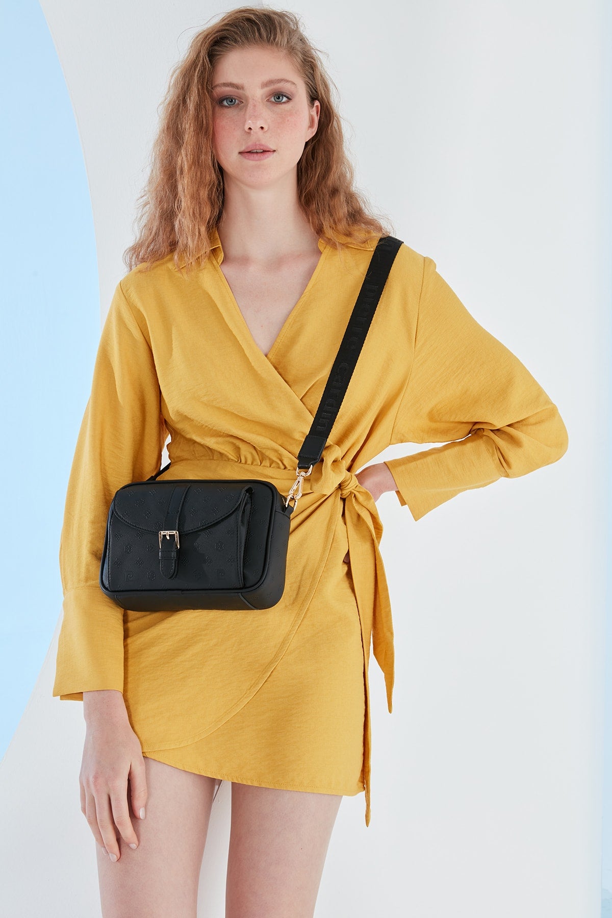 Print Schwarze Damen-Umhängetasche 05Po23Y1726