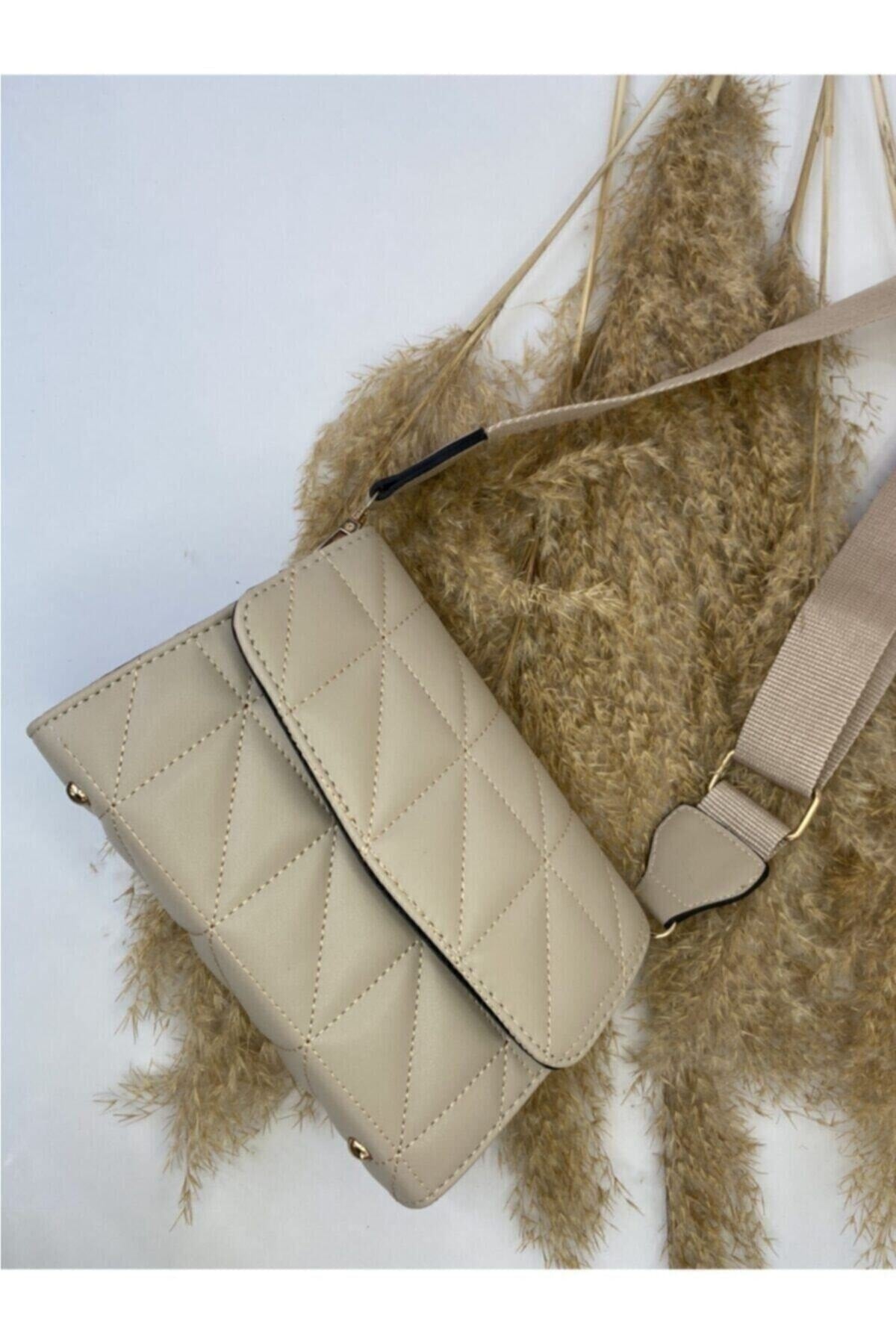 حقيبة كتف نسائية مبطنة بحزام عمودي من جلد المنك من Bagbest