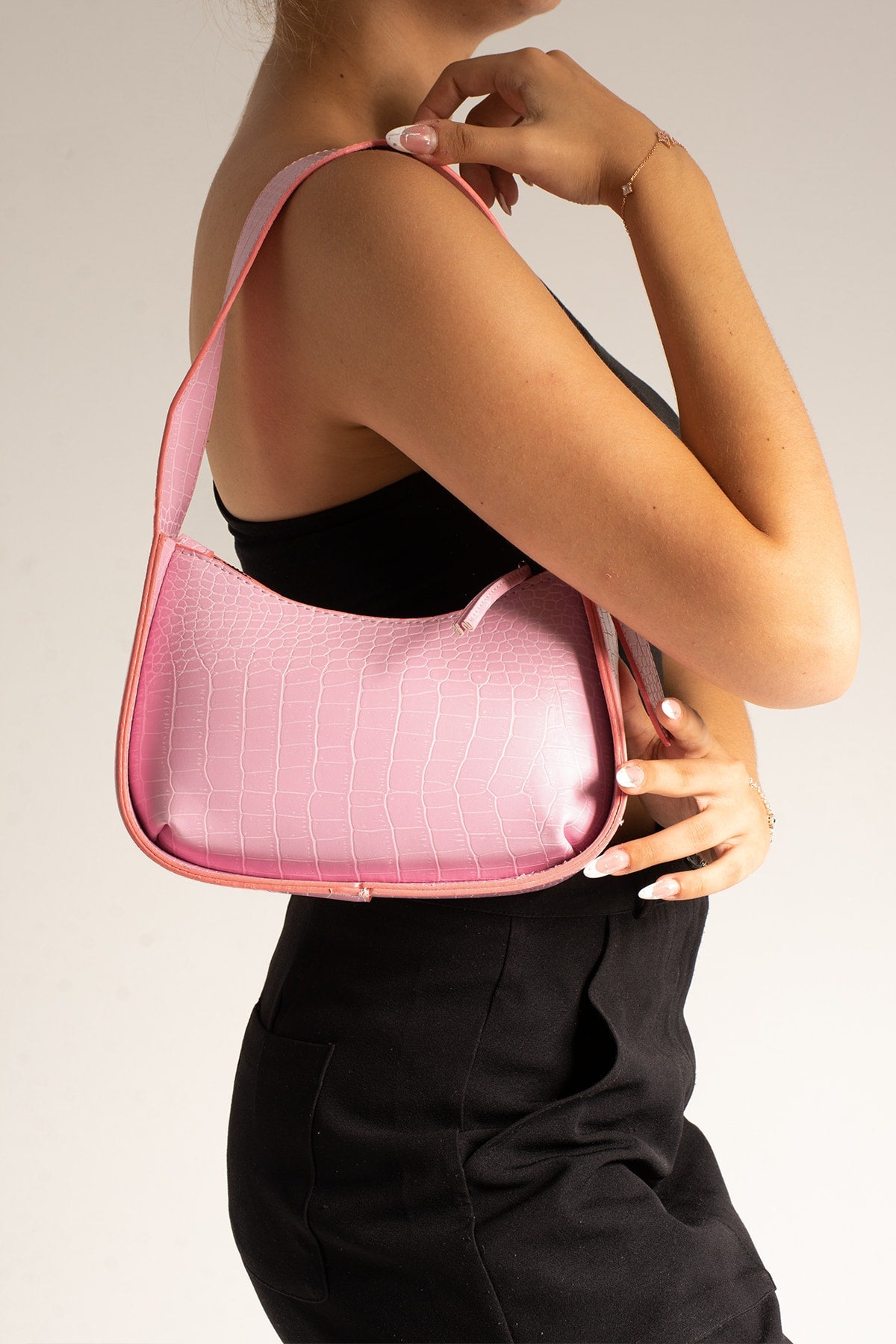 Women'S Crocodile Patterned Candy Pink Baguette Bag