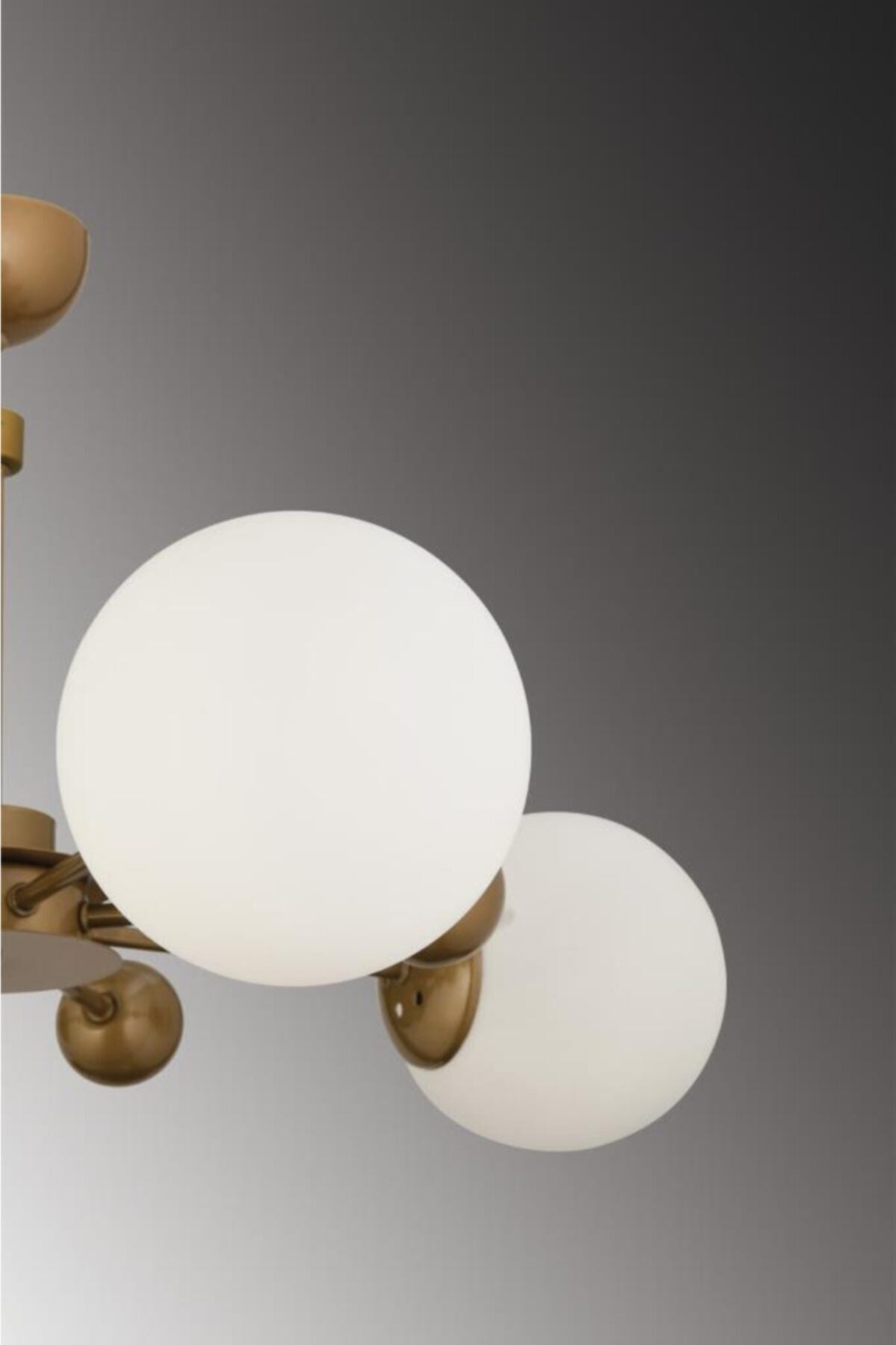 Noirobi 4-teiliger Kronleuchter im antiken Gehäuse aus weißem Glop-Glas