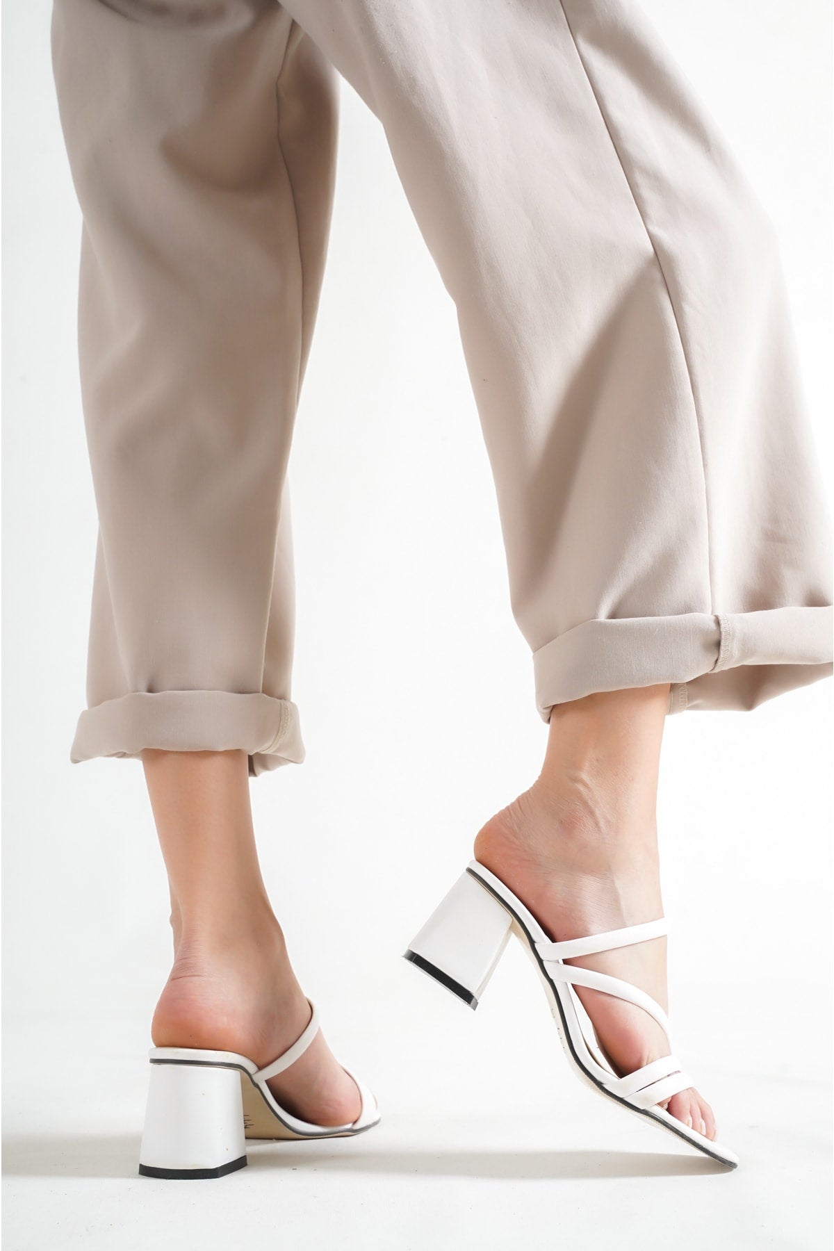 Damen-Sandalen mit Absatz aus weißem Leder Ba20888