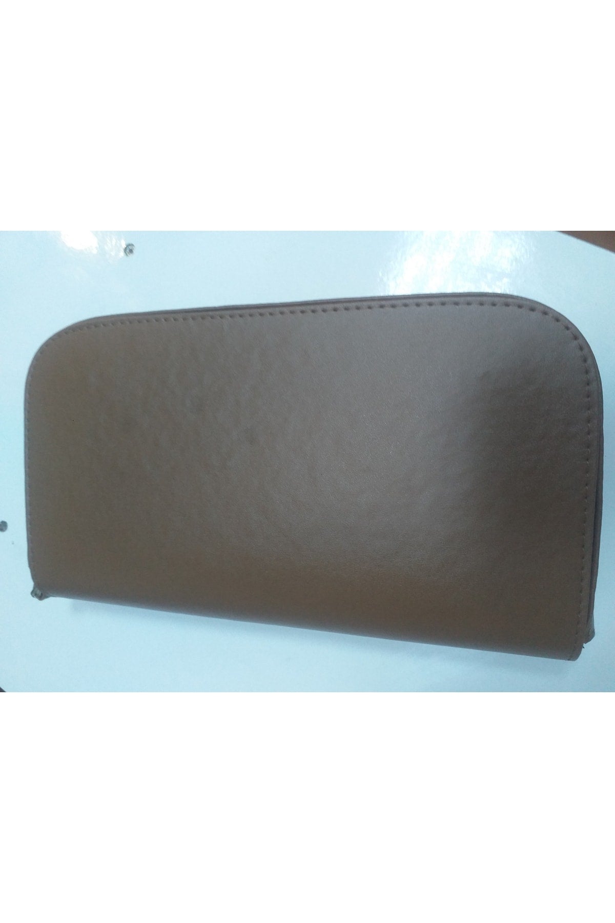 Baguette-Tasche mit hautfarbenem Deckel
