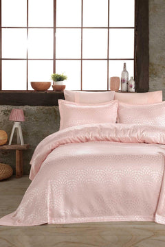 Double bedspread in jacquard chenille fabric with two throw pillows