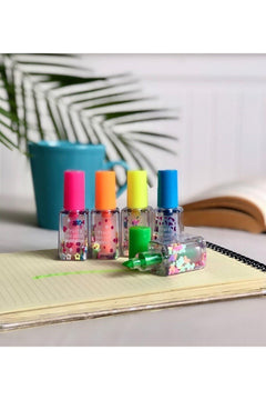 Phosphorescent nail polish set with 5 long-lasting colors