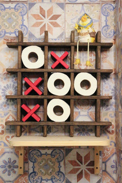 Wall-mounted toilet paper holder in natural pine finish