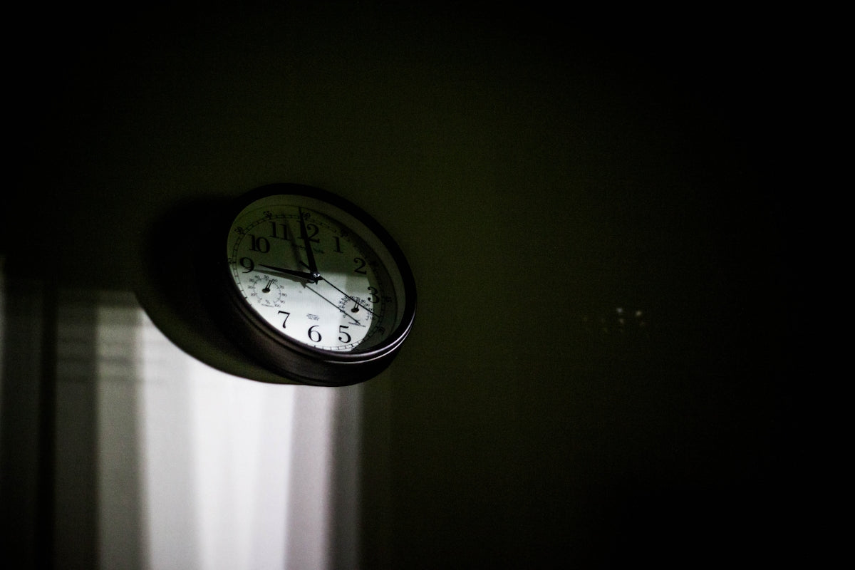 black round analog wall clock at 10 00