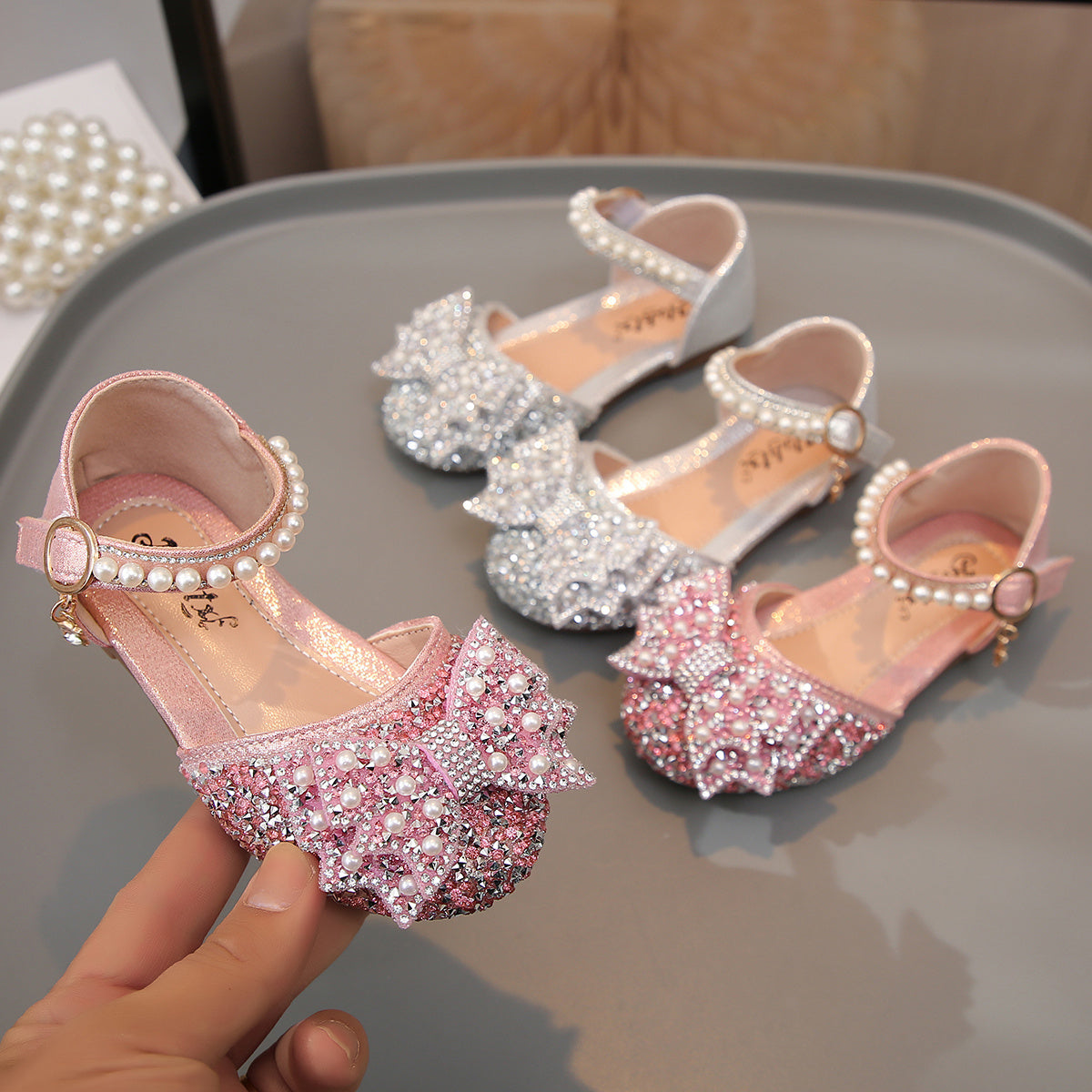 Girls' Sandals & Slippers