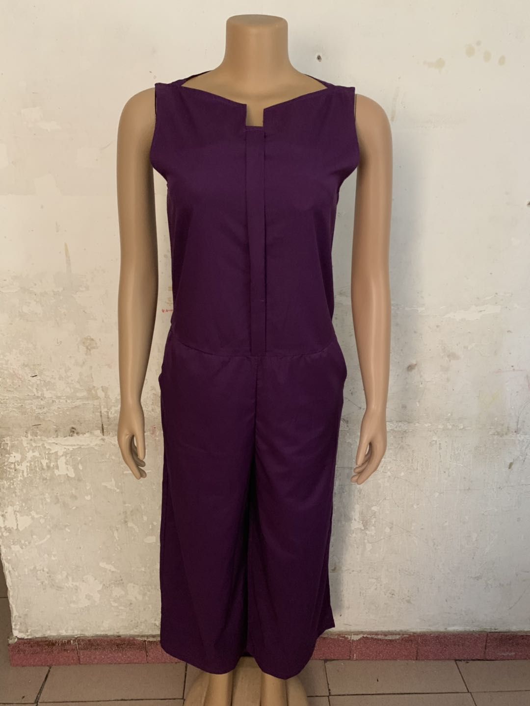 Women's Classic Solid Color Sleeveless Wide-Leg Jumpsuit