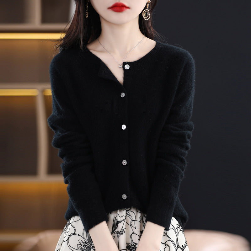 Womens Loose Plus-size Knitted Base Sweater with a Crew Neck and a Cropped Length