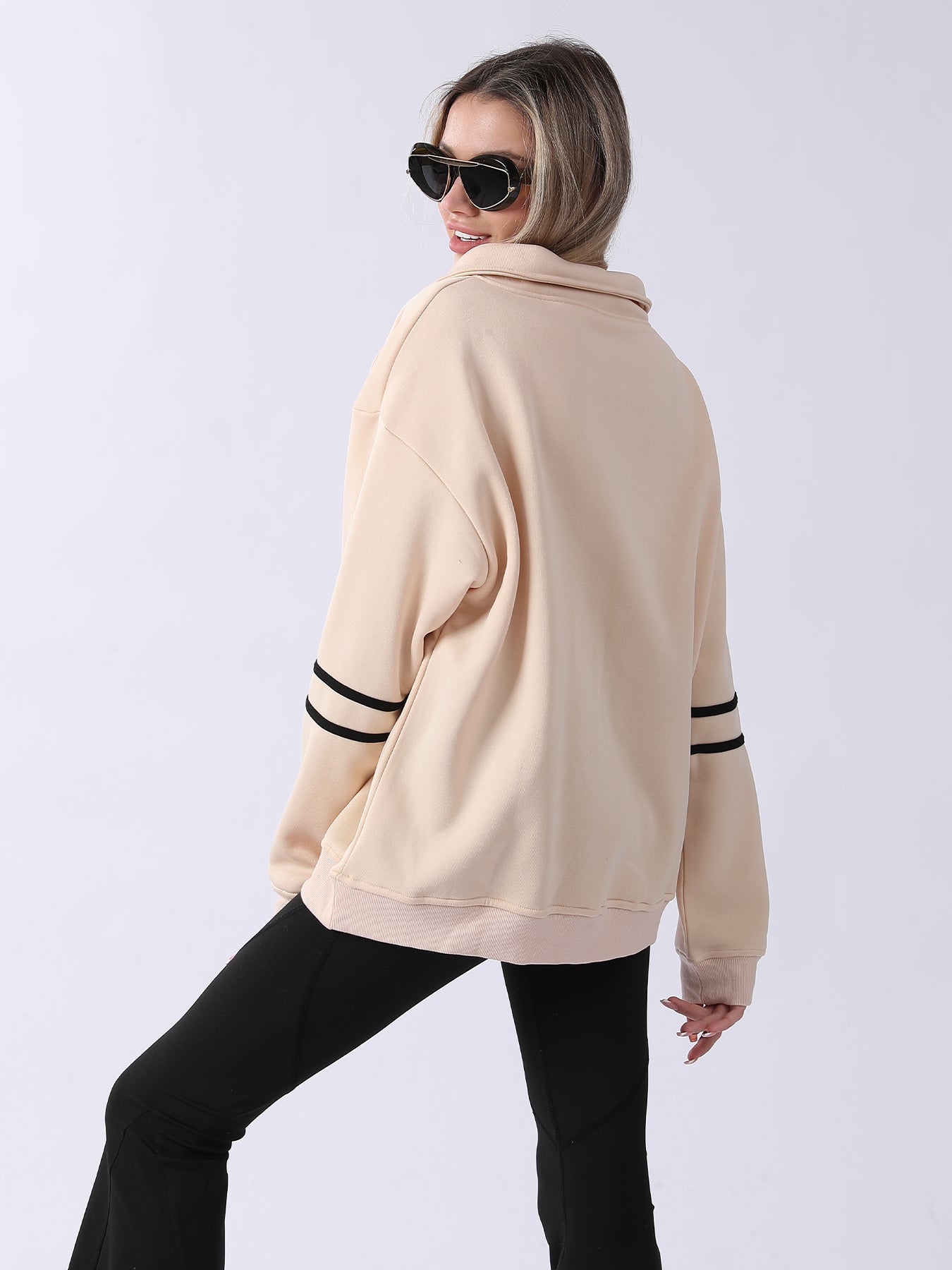 Cozy Women's Long-Sleeve Sweatshirt for Daily Comfort