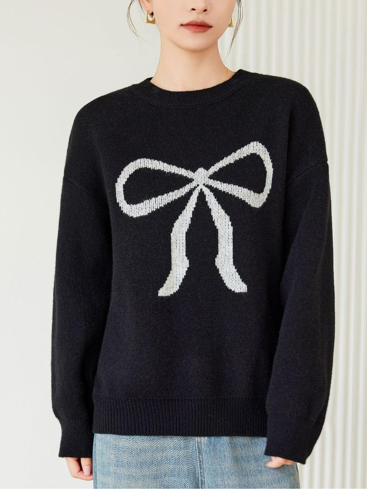 Women's Crew-neck Knitted Pullover with Bowknot Pattern