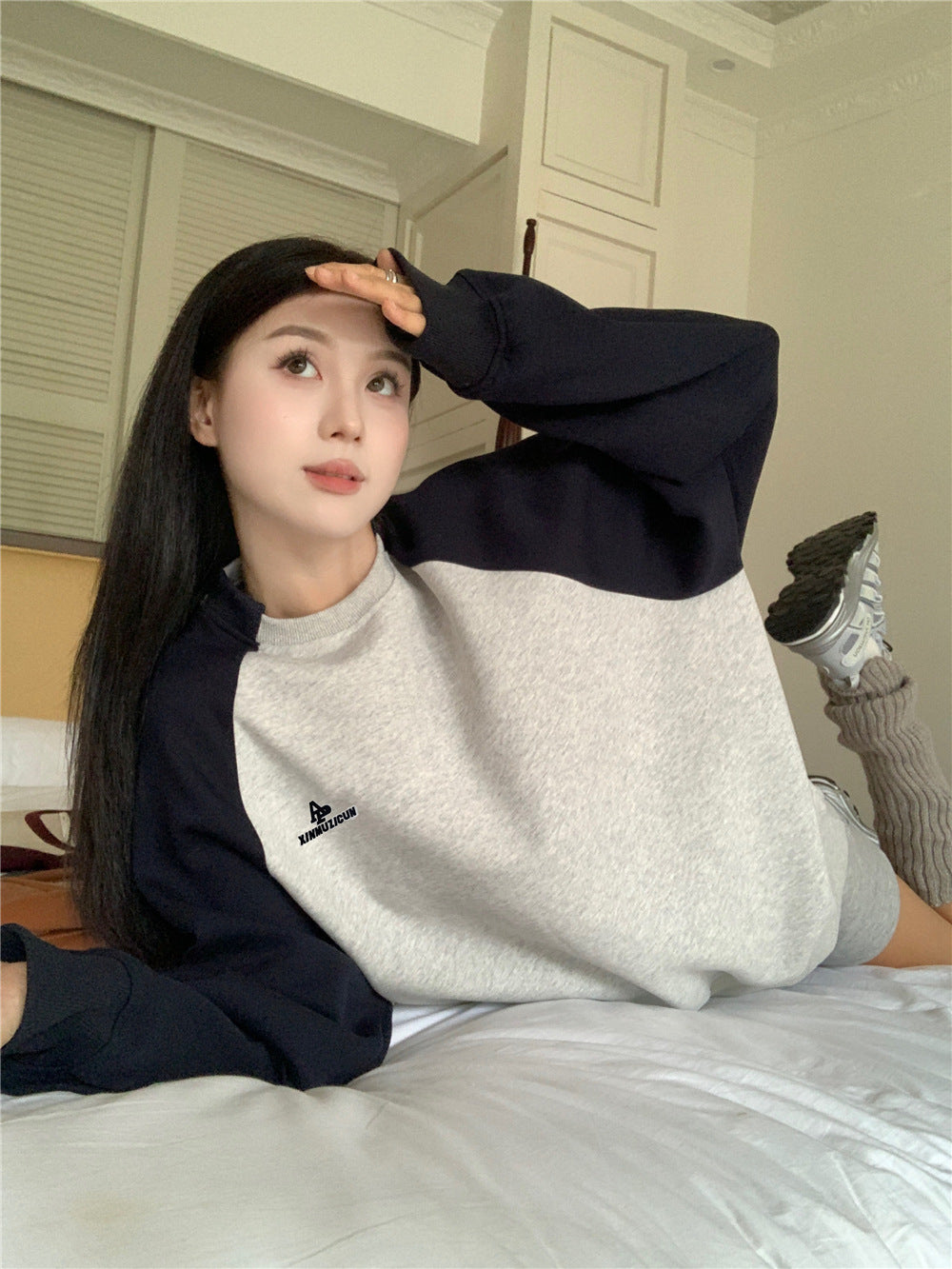 Contrast Letter Embroidered Loose Long Sleeve Top