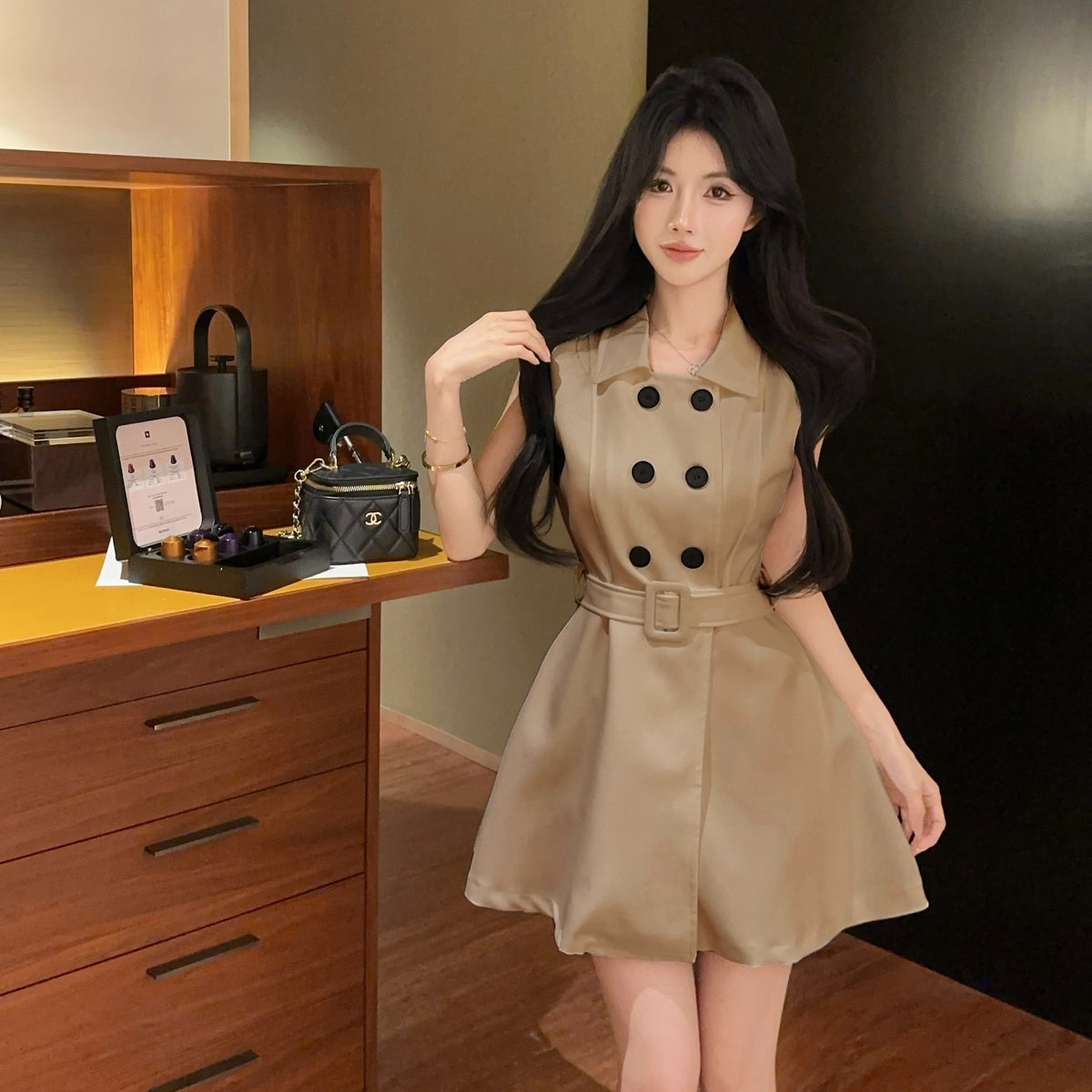 Waist-cinched Sleeveless Lapel-collar Trench-style Dress