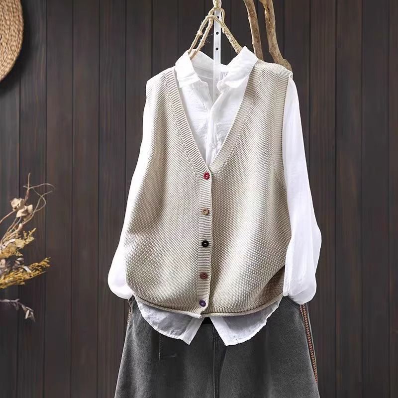 Spring and Autumn Outer Wear Solid Color and V-neck Color Buckle Knitted Cardigan Vest Vest for Women