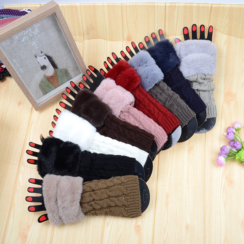 Stay Warm with Style: Knitted Fashion Gloves
