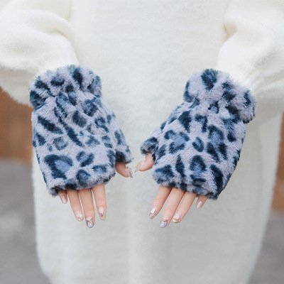 Stay Cozy in Style with Leopard Print Fleece Gloves
