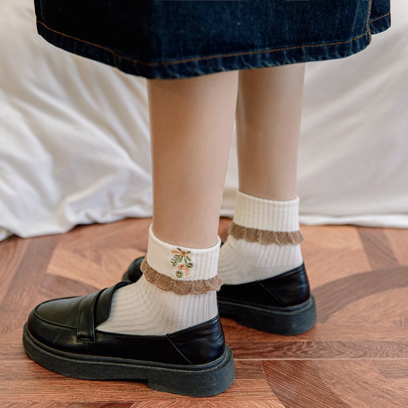 Comfortable Mid Calf Cotton Socks with Embroidery