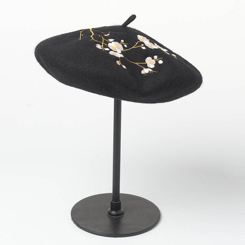 Women's Wool Beret with Elegant Embroidery Design