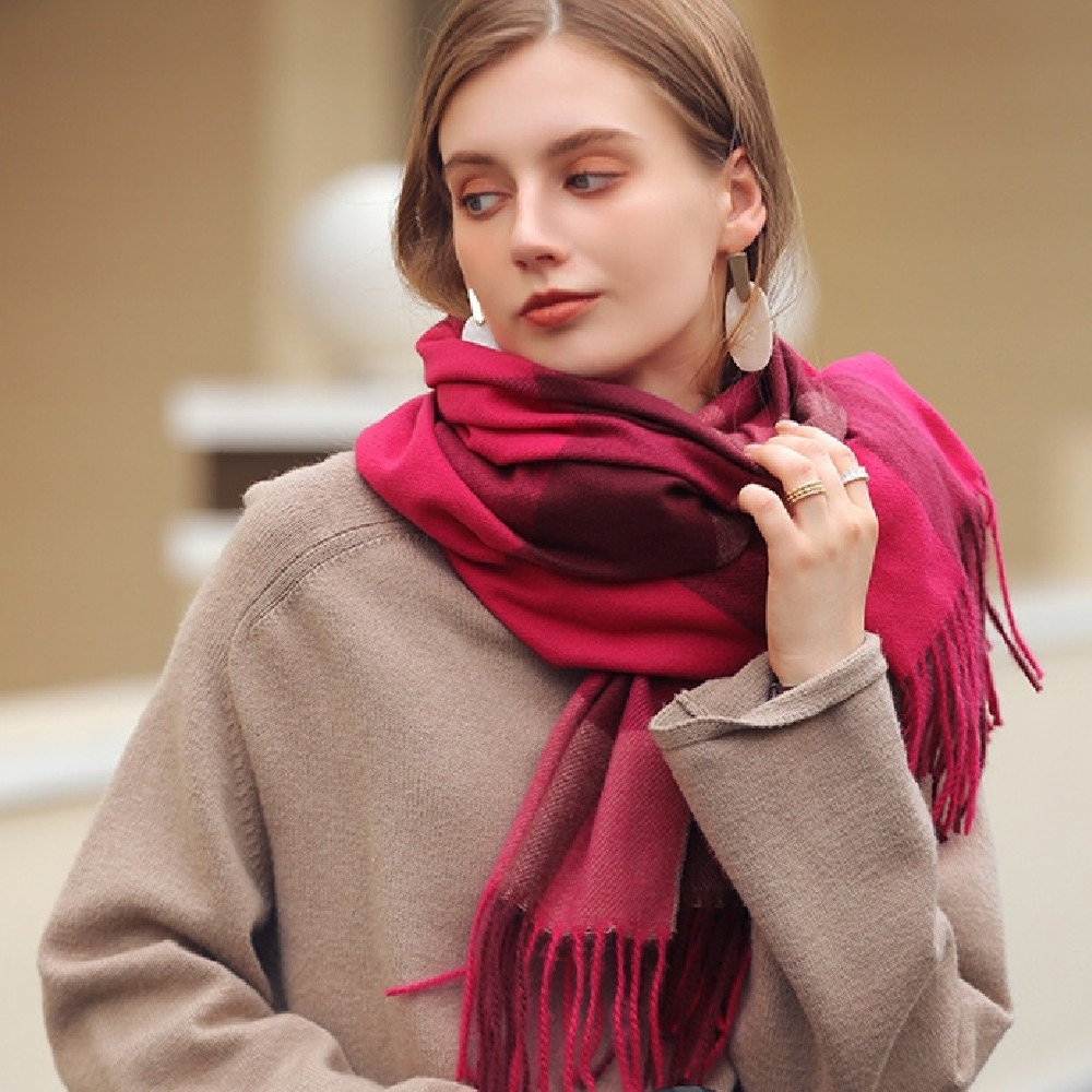 Stay Cozy This Winter with Women's Thermal Scarves